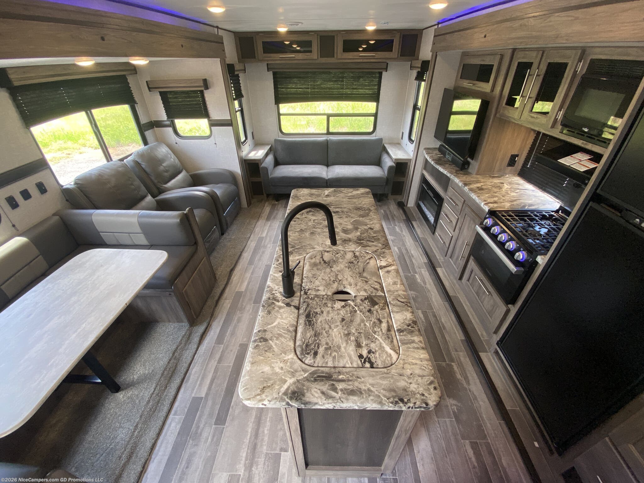 New 2023 CrossRoads Zinger 292RE available in Russellville, Arkansas