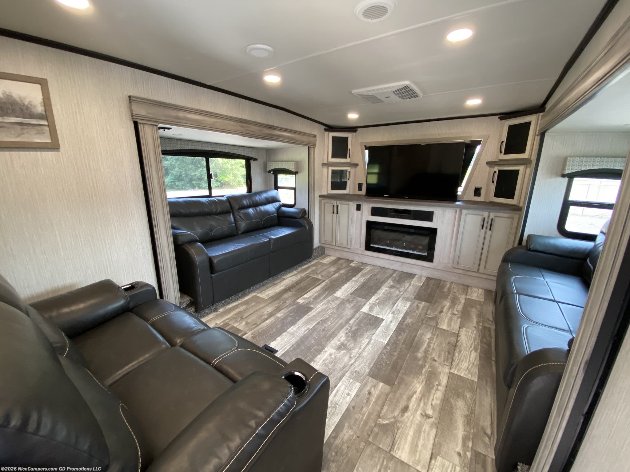 2022 Sandpiper Luxury 391FLRB by Forest River from NiceCampers.com in Russellville, Arkansas