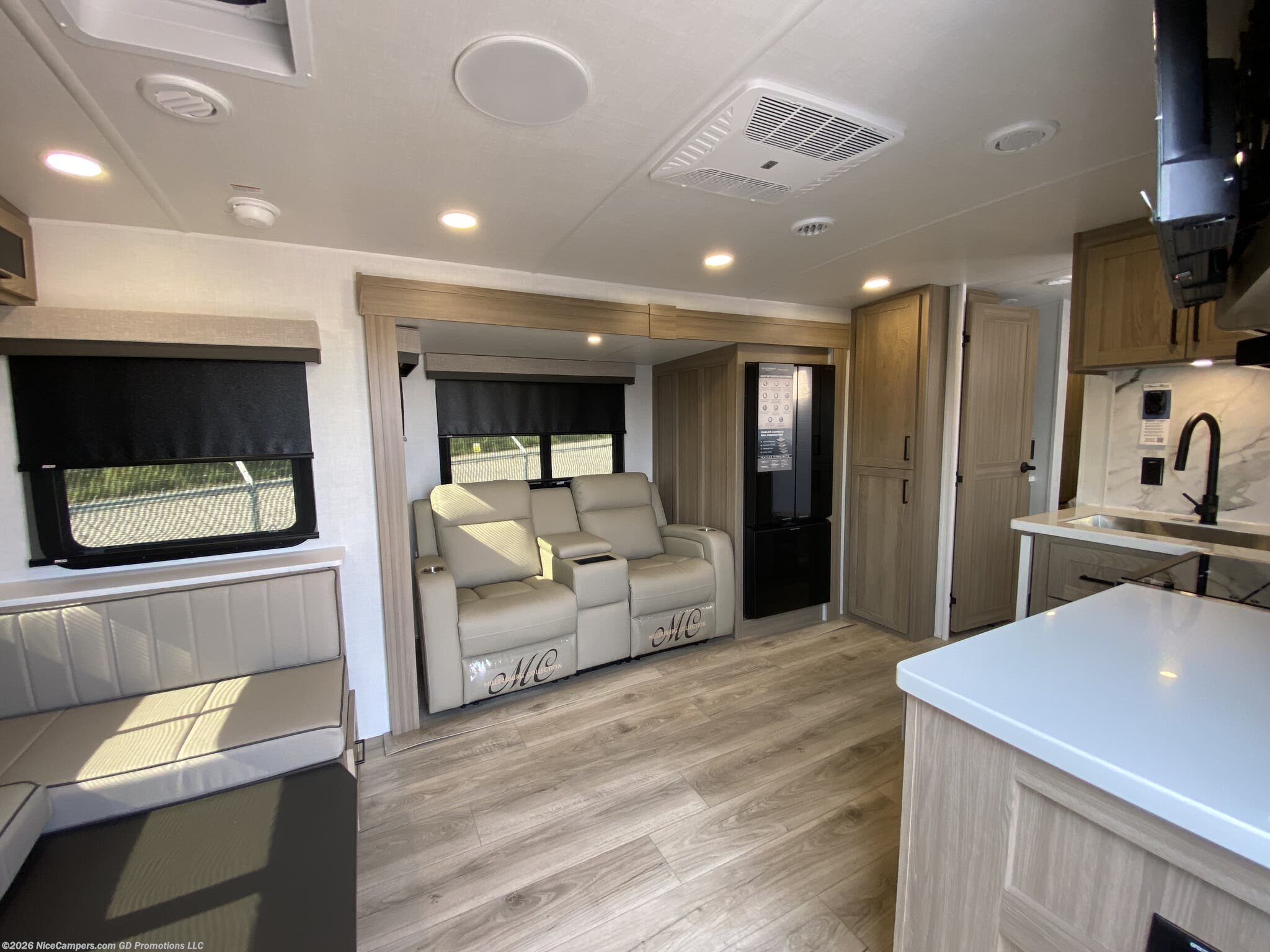 2027 Flagstaff Super Lite 26SRD by Forest River from NiceCampers.com in Russellville, Arkansas