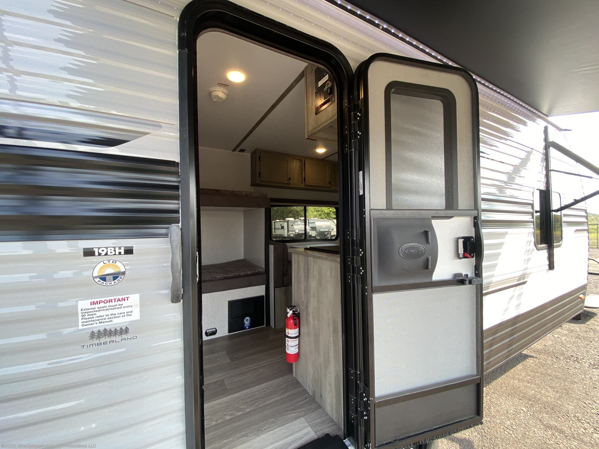 2026 Sun Lite LTD 19BH by Sunset Park RV from NiceCampers.com in Russellville, Arkansas