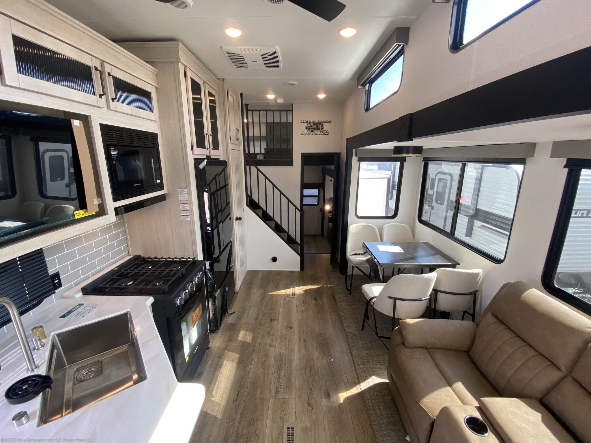 2027 Puma Vista 429LFT by Forest River from NiceCampers.com in Russellville, Arkansas
