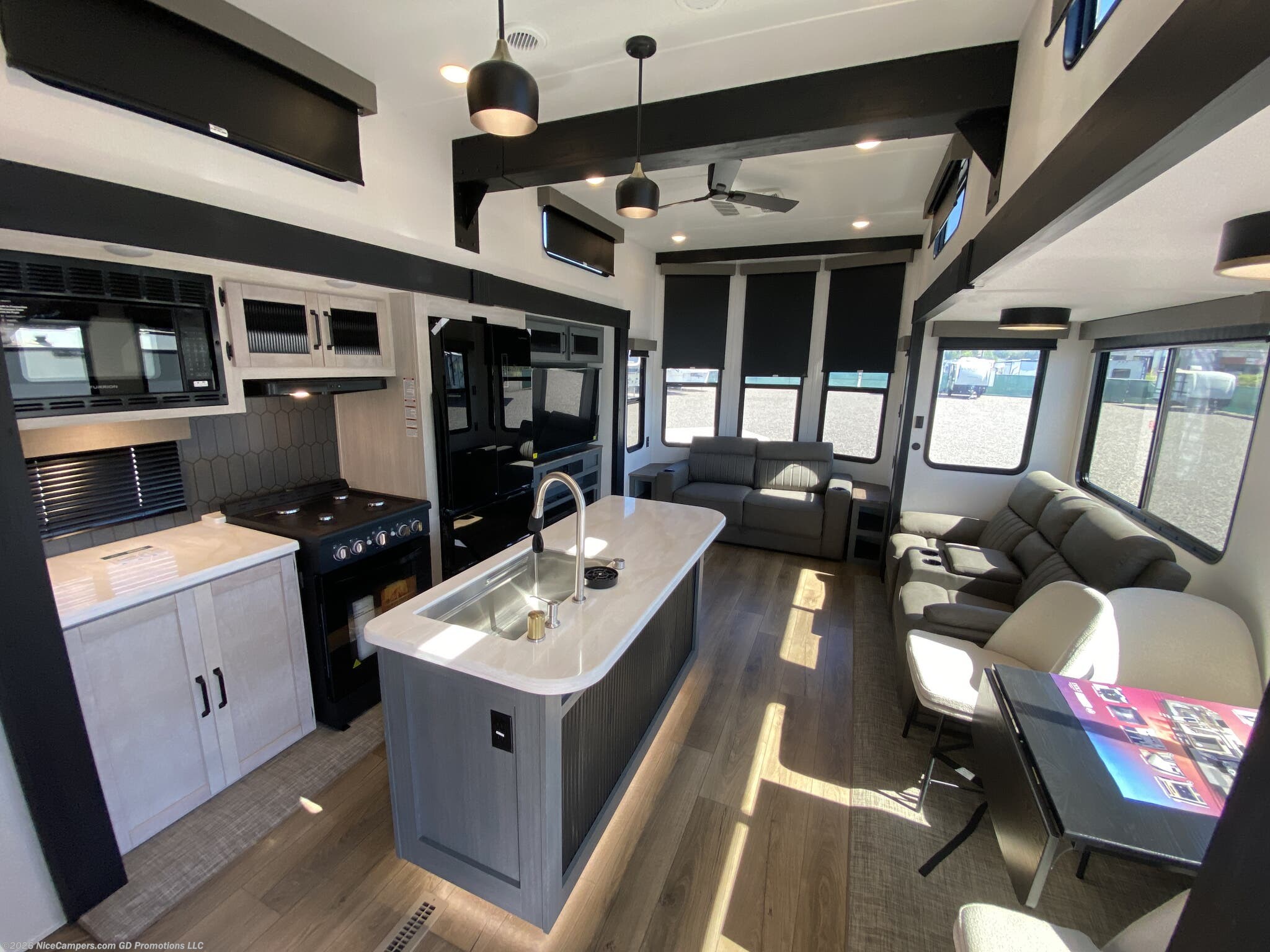 2027 Puma Vista 402LFT by Forest River from NiceCampers.com in Russellville, Arkansas