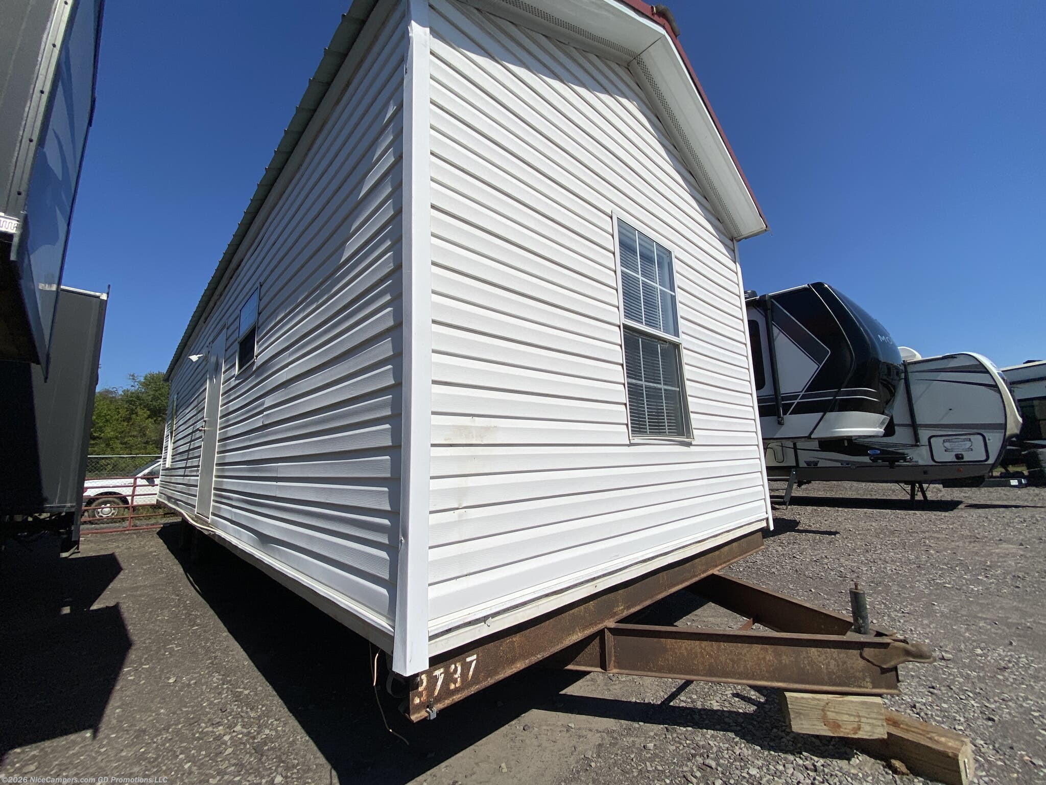 2006 Stoughton Trailers 10x36 Office Trailer