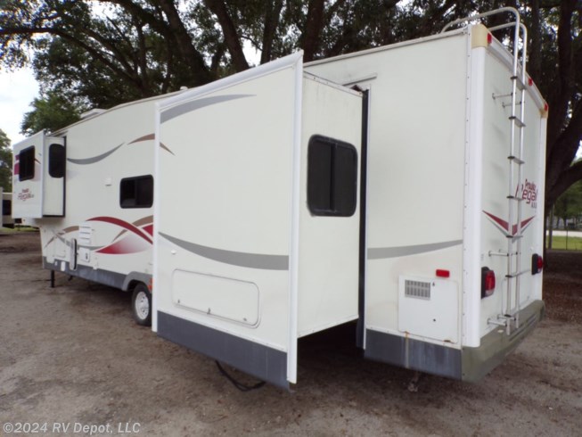 2005 Prowler Regal 365 FLTS by Fleetwood from RV Depot, LLC in Tampa, Florida