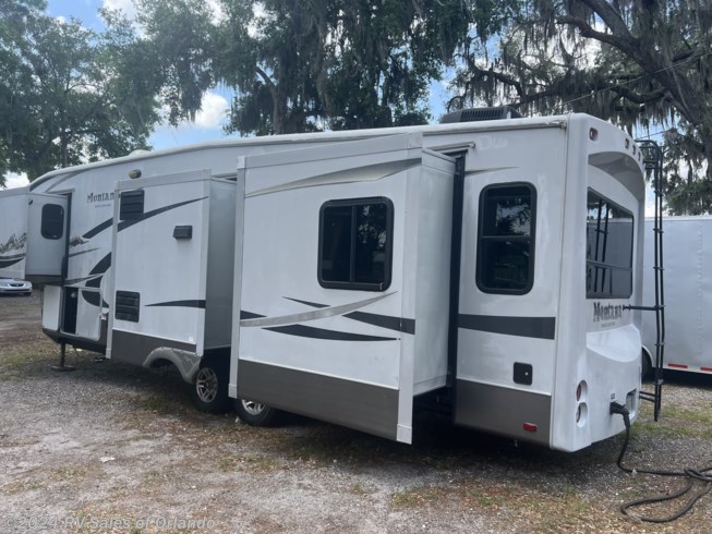 2011 Keystone Montana High Country 343RL - Used Fifth Wheel For Sale by RV Sales of Orlando in Longwood, Florida