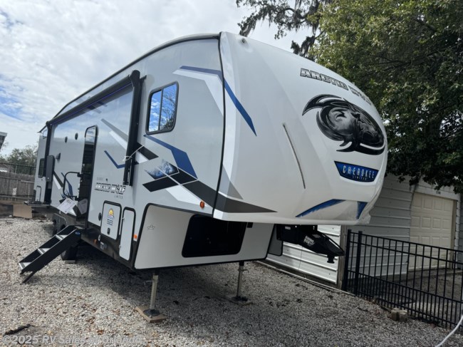 2023 Forest River Cherokee Arctic Wolf 287BH
