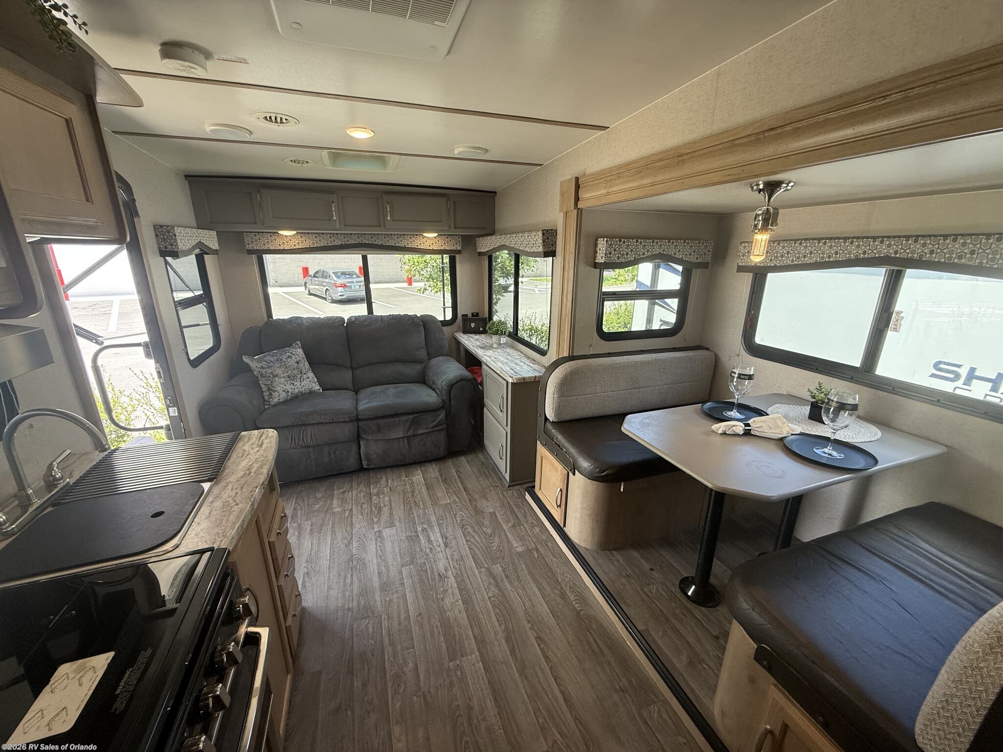 2020 Winnebago Micro Minnie 5th Wheel 2405RL - Used Fifth Wheel for sale by RV Sales of Orlando in Longwood, Florida