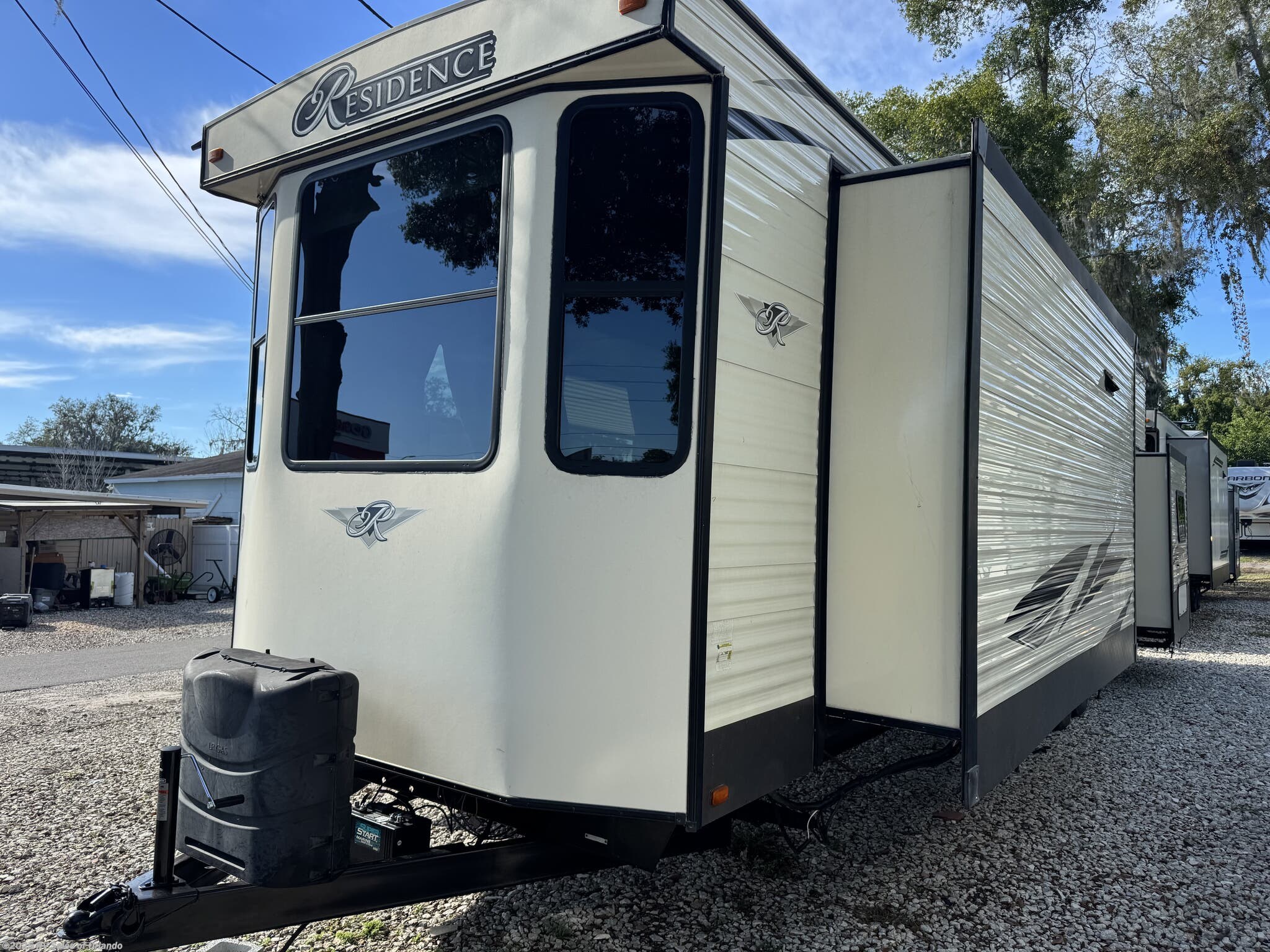 2019 Keystone Residence 40LOFT