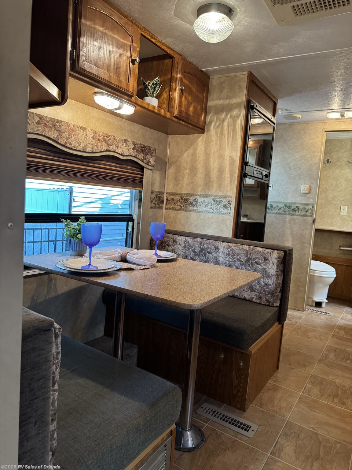 2008 Dutchmen Lite 25CGS - Used Travel Trailer For Sale by RV Sales of Orlando in Longwood, Florida features Awning, Propane, Stove, Refrigerator, Microwave