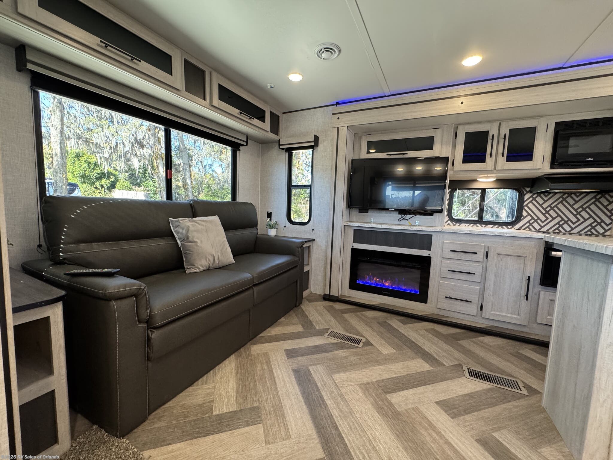 Used 2023 CrossRoads Zinger 380FB available in Longwood, Florida