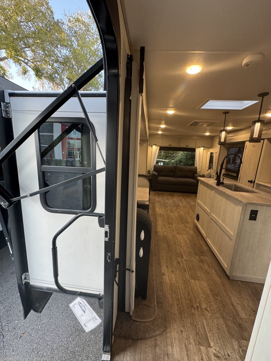 2023 Forest River Vibe 28RL - Used Travel Trailer For Sale by RV Sales of Orlando in Longwood, Florida features Hitch, Skylight, Microwave, Water Heater, Slideout