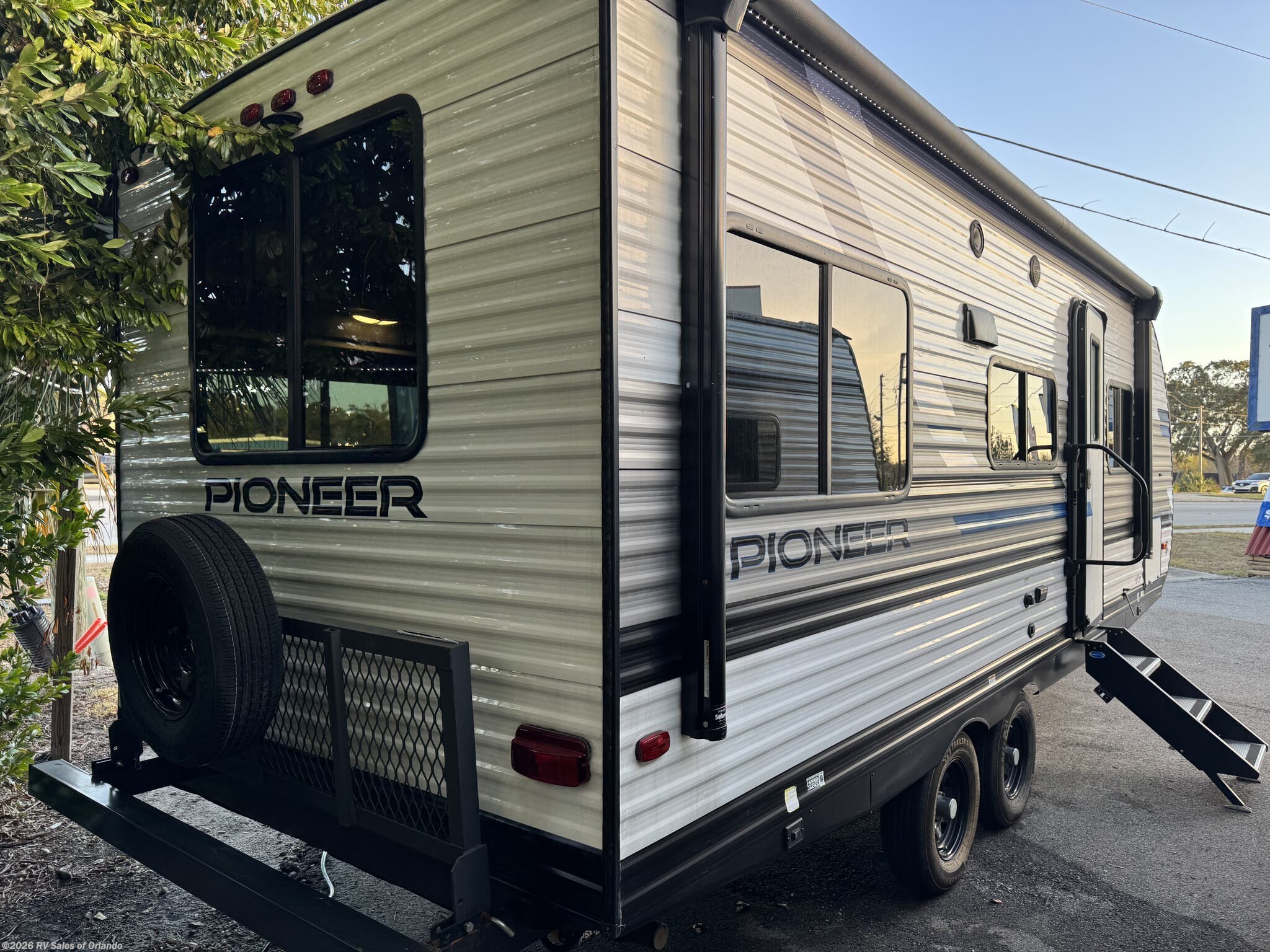 2021 Heartland Pioneer RD210