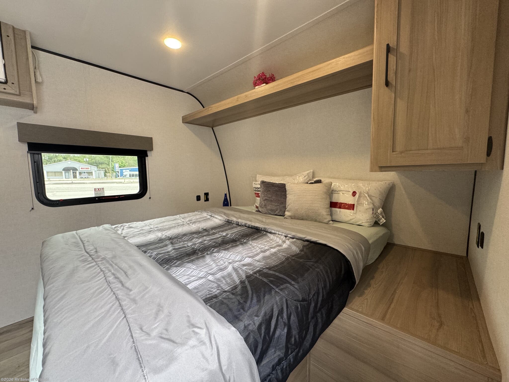 2025 Keystone Coleman 17R - Used Travel Trailer for sale by RV Sales of Orlando in Longwood, Florida