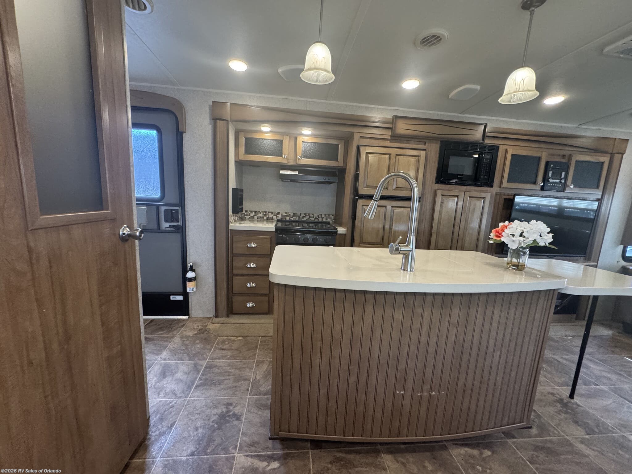 Used 2016 Forest River Rockwood Signature Ultra Lite 8328BS available in Longwood, Florida
