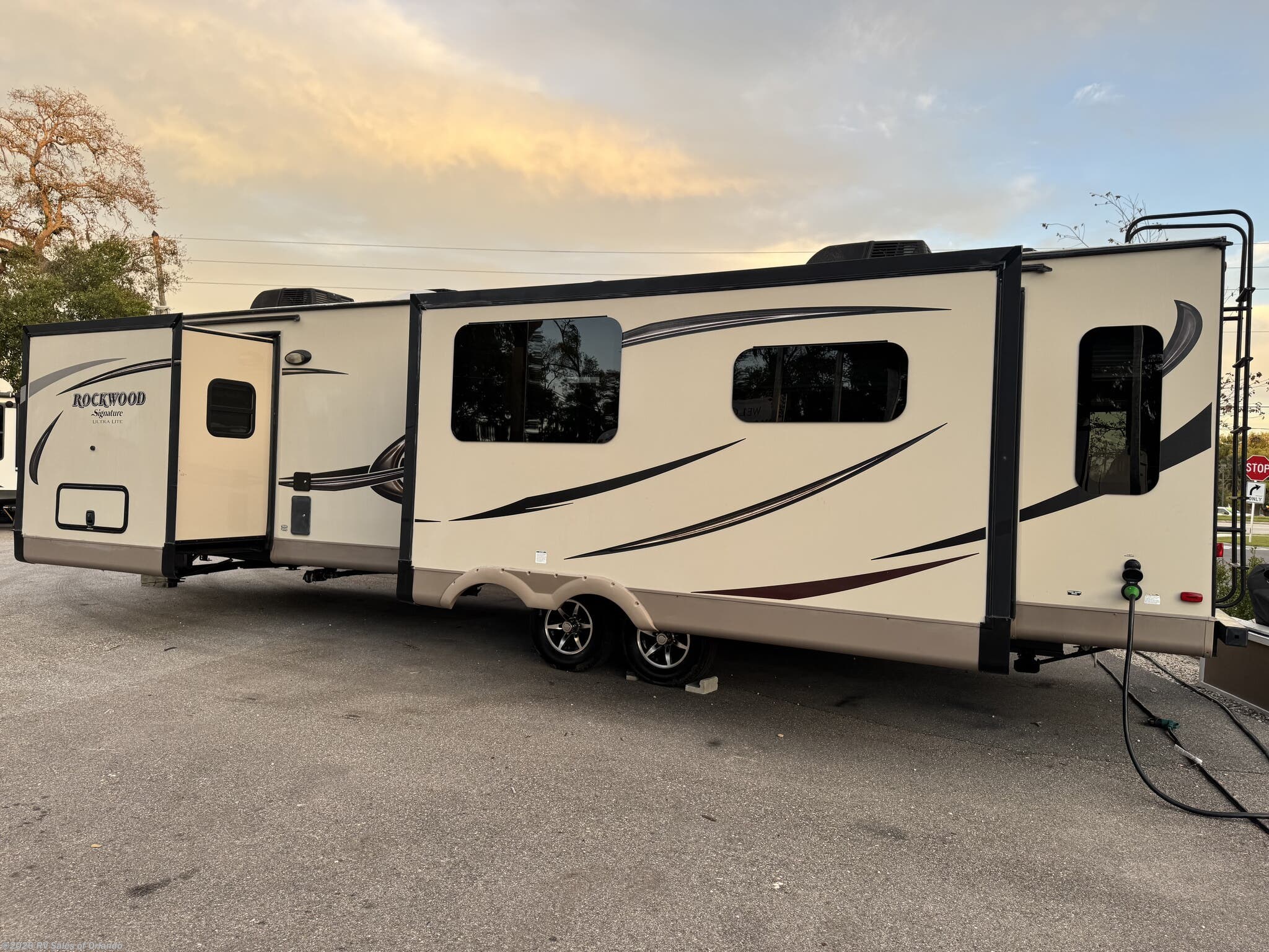 2016 Rockwood Signature Ultra Lite 8328BS by Forest River from RV Sales of Orlando in Longwood, Florida