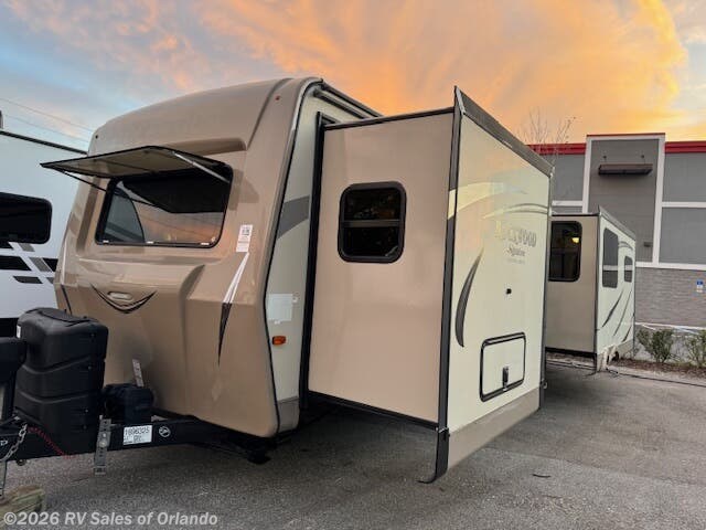 2016 Forest River Rockwood Signature Ultra Lite 8328BS