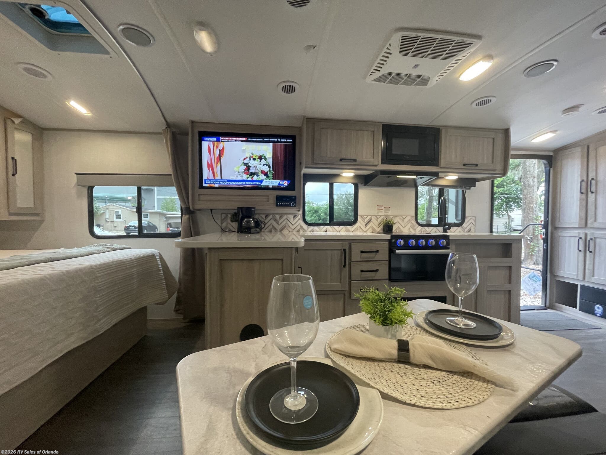 2022 Cruiser RV Twilight Signature TW2100 - Used Travel Trailer for sale by RV Sales of Orlando in Longwood, Florida