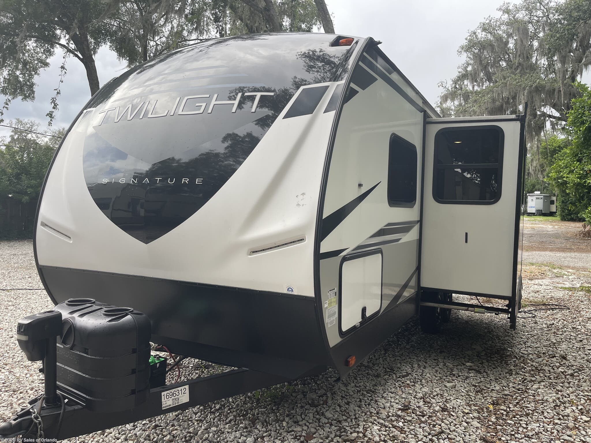2022 Cruiser RV Twilight Signature TW2100