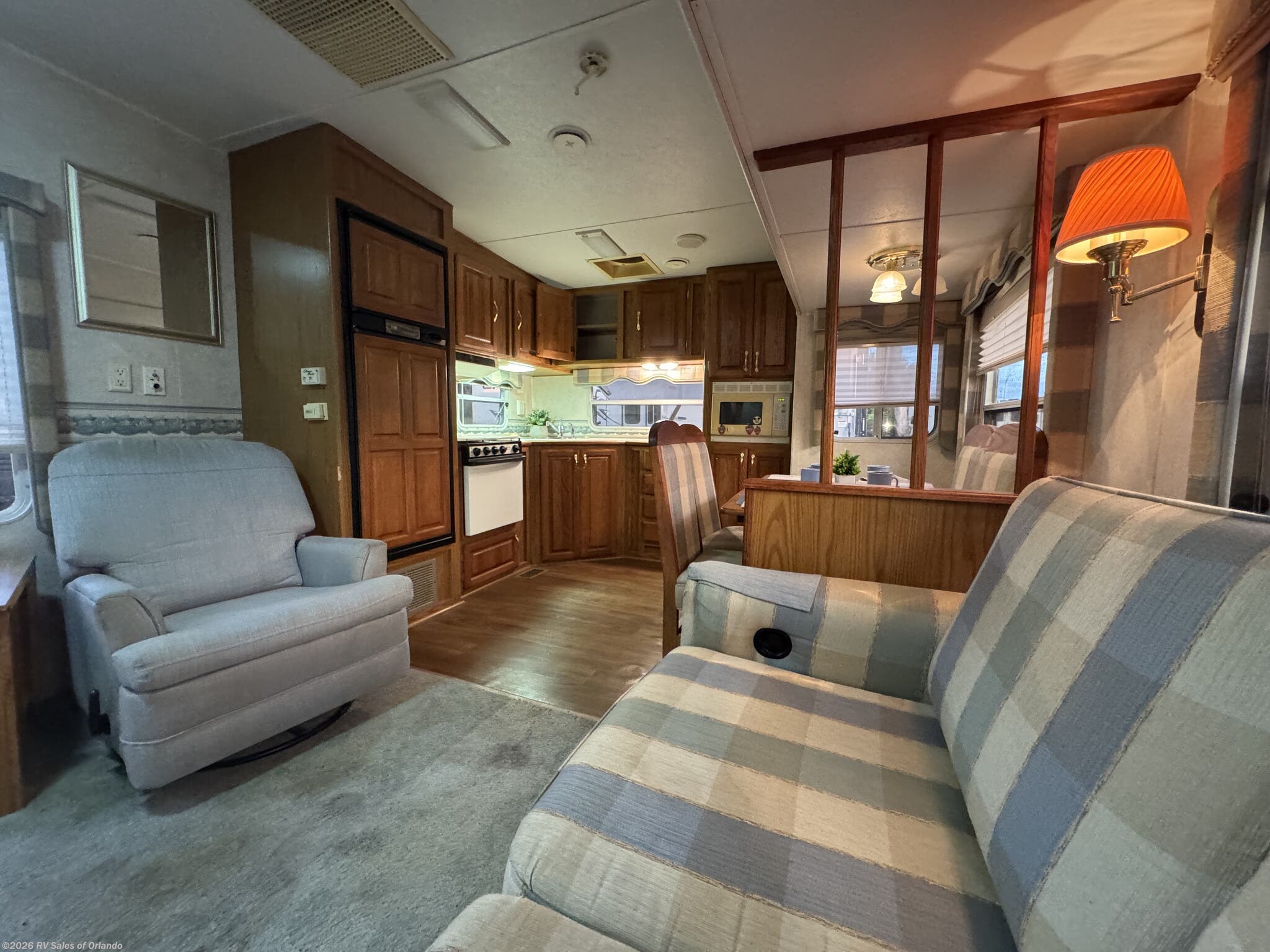 2000 Jayco Designer 2930RKS - Used Fifth Wheel For Sale by RV Sales of Orlando in Longwood, Florida features Refrigerator, Stove, Air Conditioning, Auxiliary Battery, Furnace