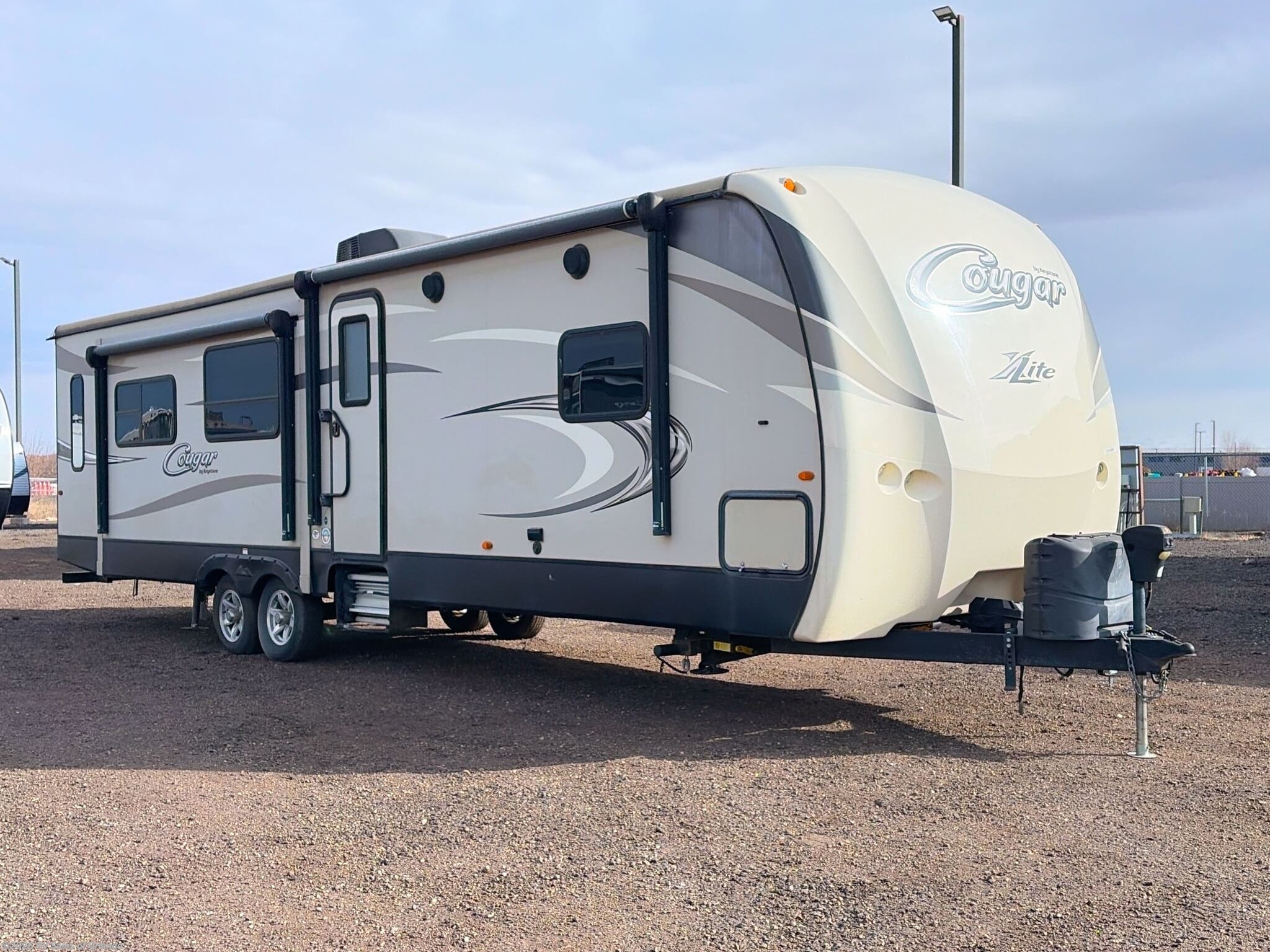 2017 Keystone Cougar XLite 30RLI - Used Travel Trailer For Sale by RV Sales of Orlando in Longwood, Florida features 50 Amp Service, Oven, Stove Top Burner, Free Standing Dinette w/Chairs, Furnace