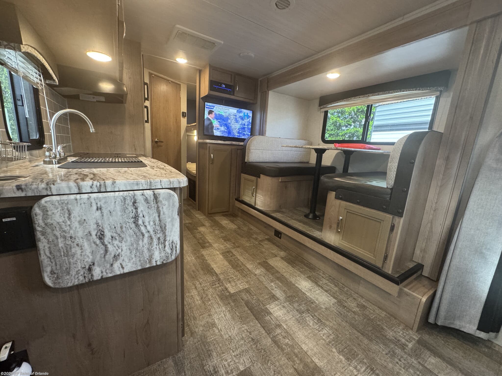 2020 Winnebago Micro Minnie 2306BHS - Used Travel Trailer For Sale by RV Sales of Orlando in Longwood, Florida features Roof Vent, Air Conditioning, Murphy Bed, Oven, Water Heater