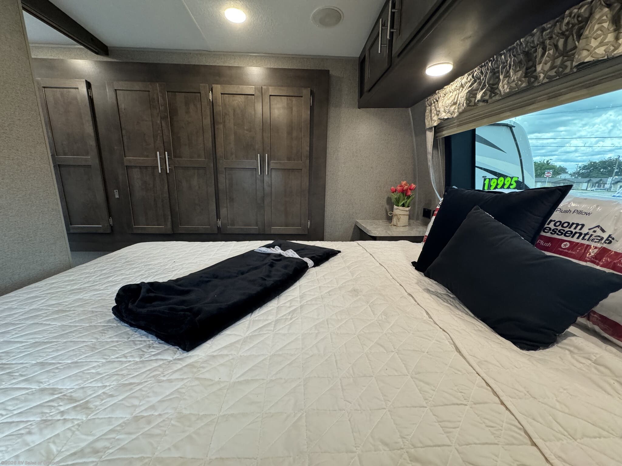 2019 Forest River Rockwood 2910SB - Used Travel Trailer for sale by RV Sales of Orlando in Longwood, Florida