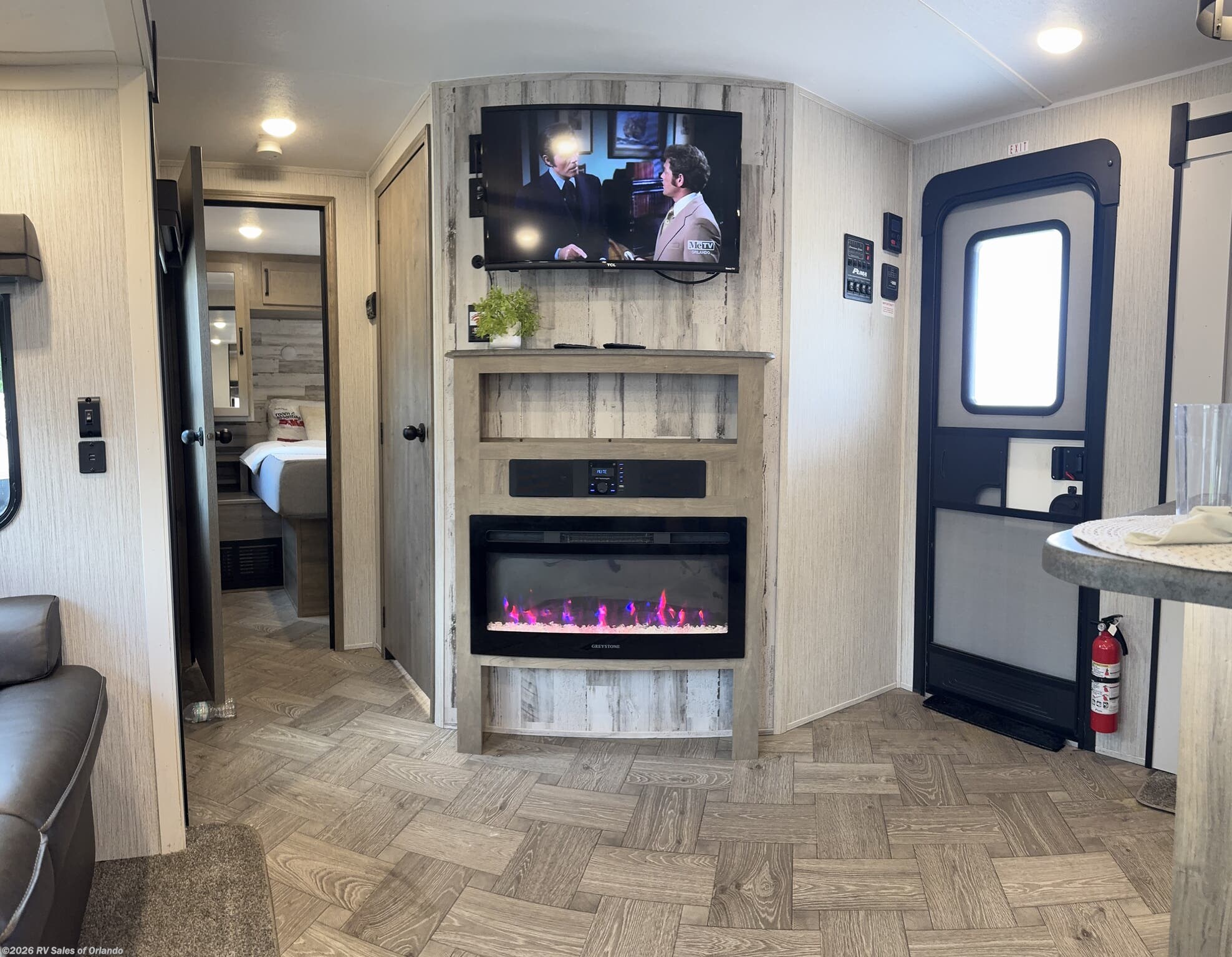 2022 Palomino Puma 32BH2B - Used Travel Trailer For Sale by RV Sales of Orlando in Longwood, Florida features Queen Bed, LED Lights, Stainless Appliances, TV Antenna, Exterior Grill