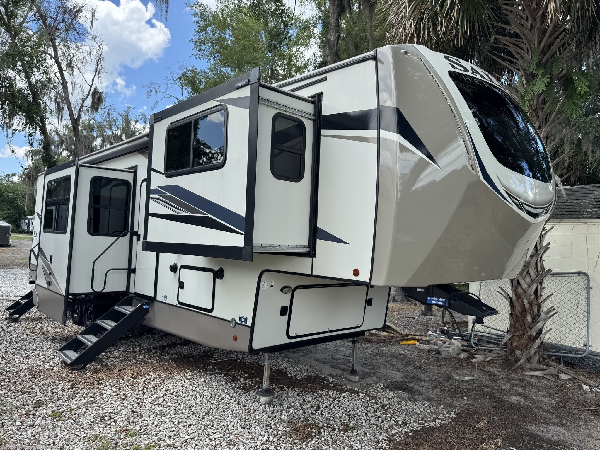 2022 Forest River Salem Hemisphere 378FL - Used Fifth Wheel for sale by RV Sales of Orlando in Longwood, Florida
