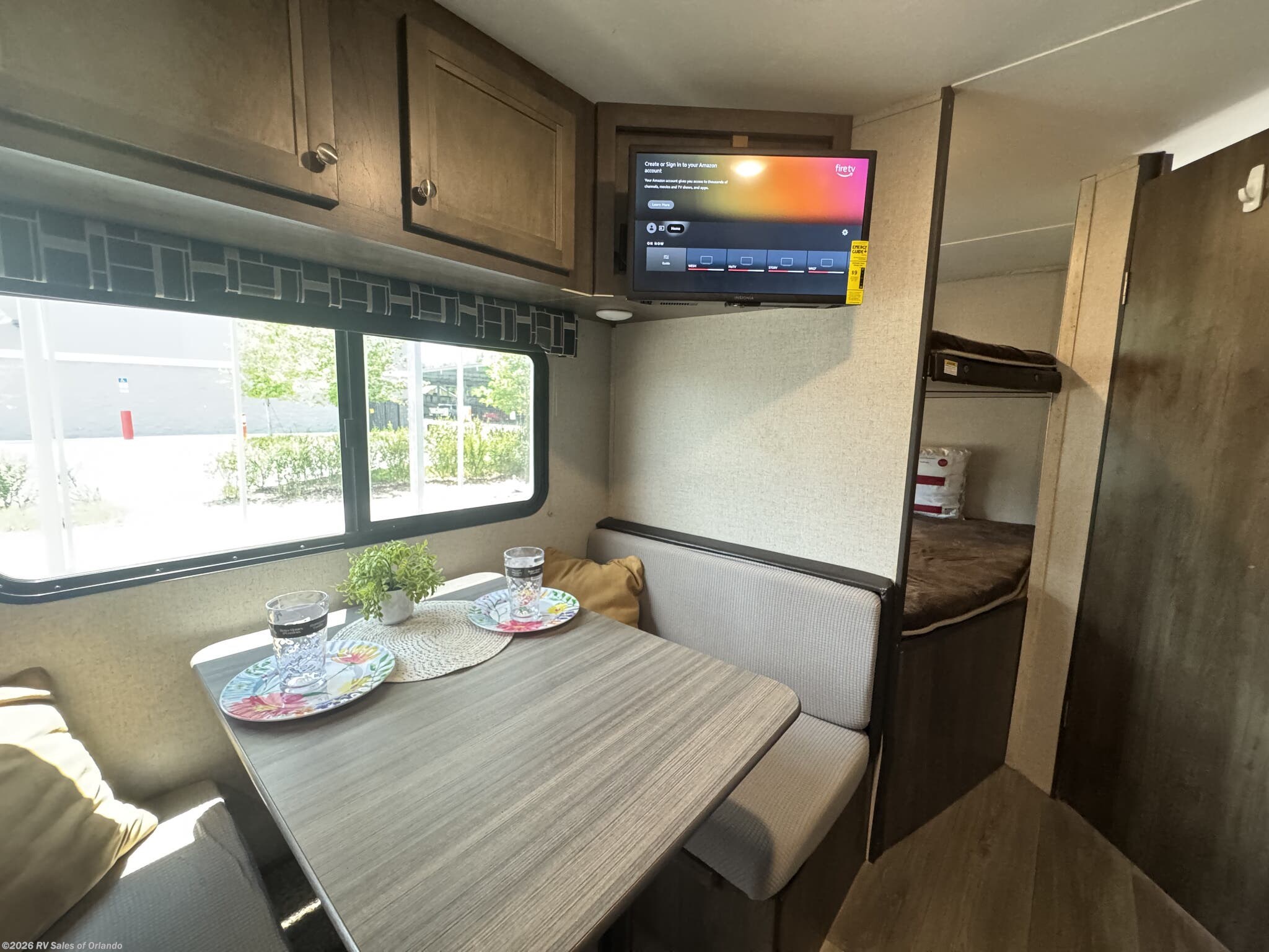 2019 Coleman 2125BH - Used Travel Trailer For Sale by RV Sales of Orlando in Longwood, Florida features Oven, Microwave, Skylight, Queen Bed, Stove Top Burner