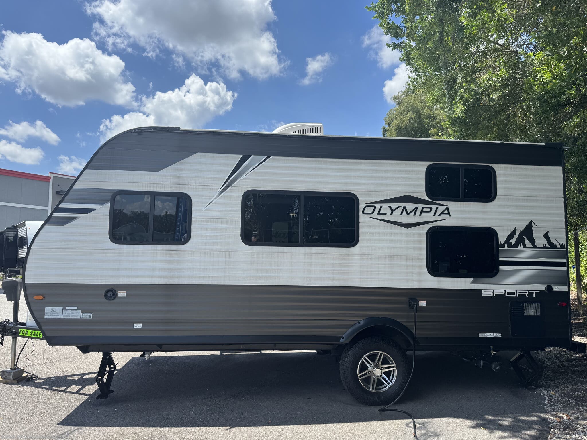 2022 Highland Ridge Olympia 19BH - Used Travel Trailer for sale by RV Sales of Orlando in Longwood, Florida