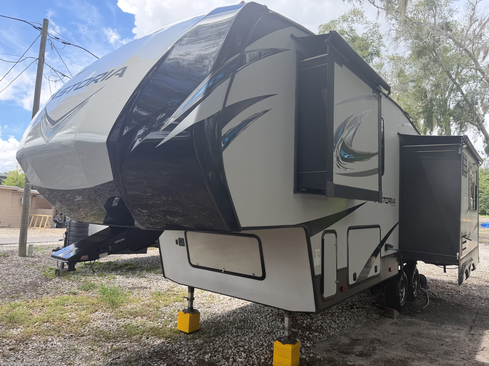 2018 Aerolite Astoria 2513RLF