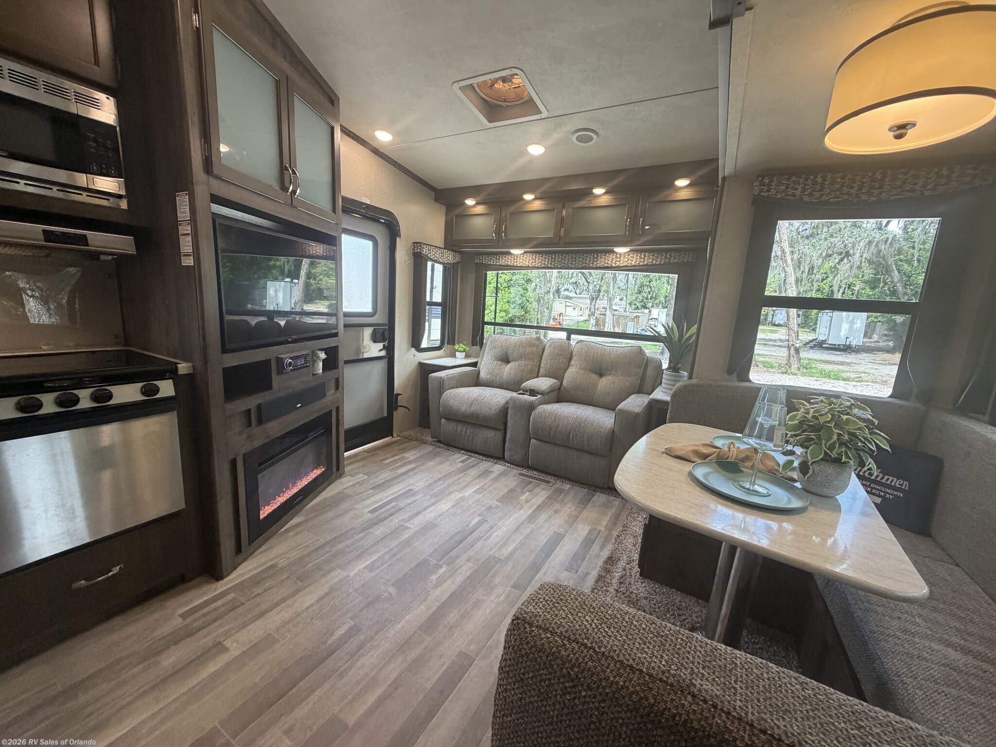 2018 Aerolite Astoria 2513RLF - Used Fifth Wheel for sale by RV Sales of Orlando in Longwood, Florida