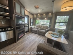 2018 Aerolite Astoria 2513RLF - Used Fifth Wheel for sale by RV Sales of Orlando in Longwood, Florida