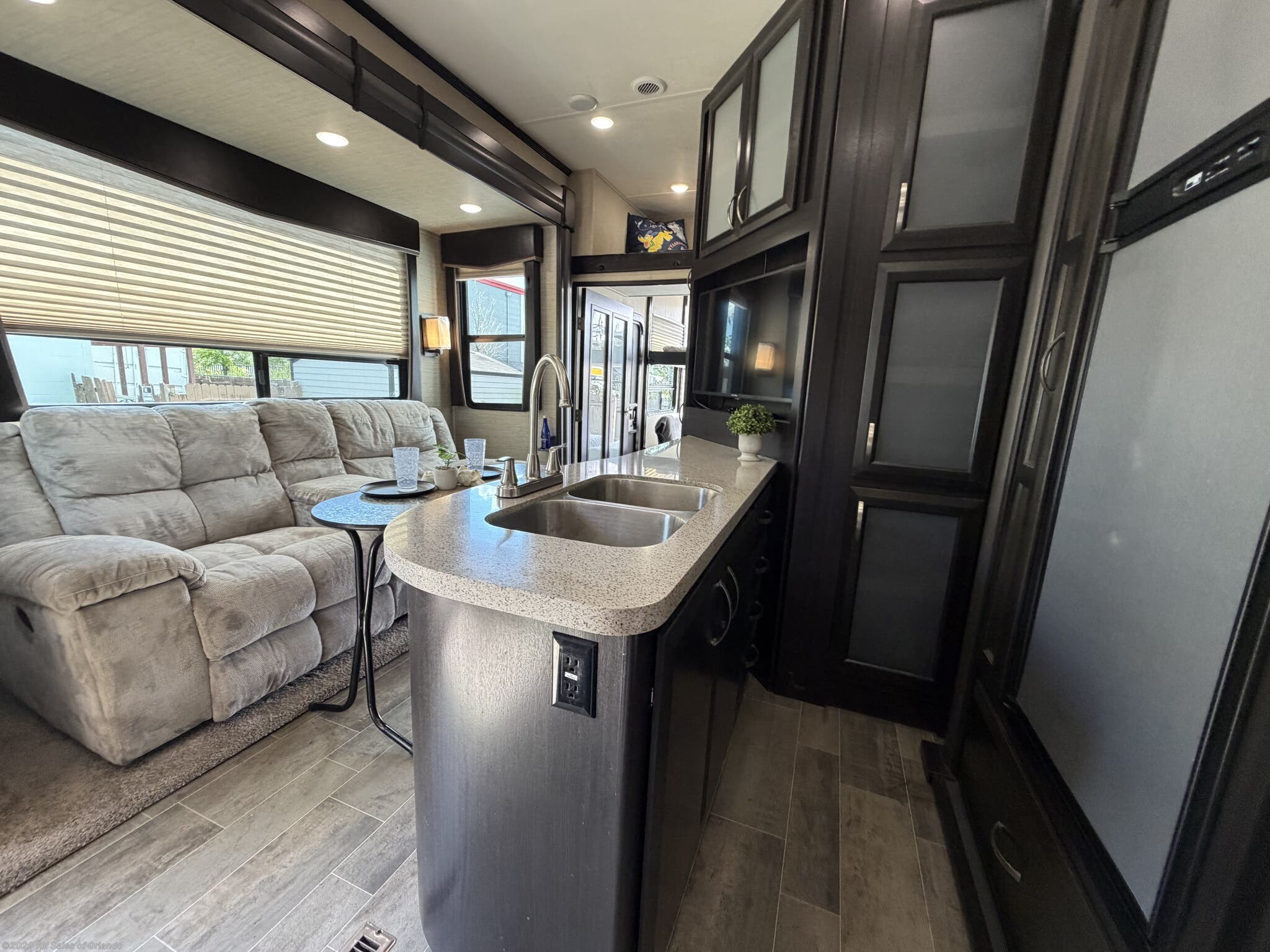 2018 Dutchmen Voltage 3551 - Used Fifth Wheel For Sale by RV Sales of Orlando in Longwood, Florida features Living Quarters, LP Detector, Toilet, Skylight, Heated Underbelly