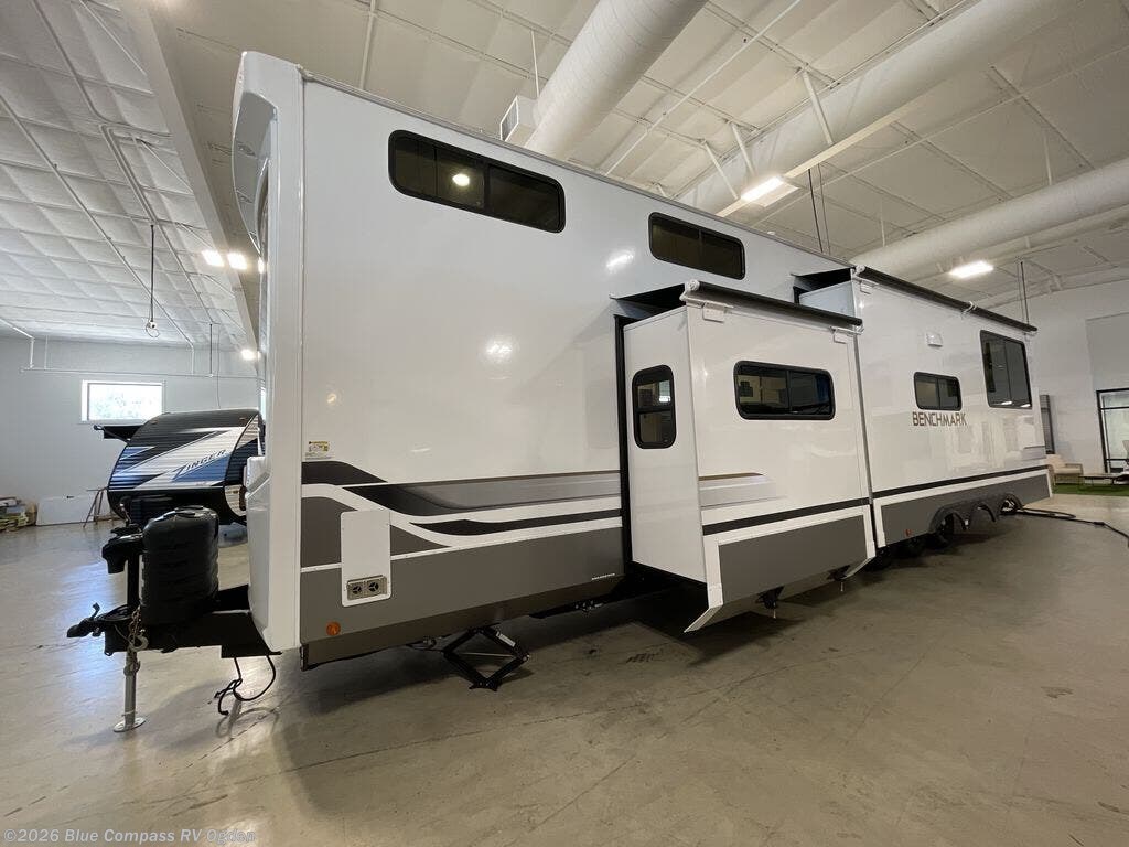2025 Benchmark 44LFT by Alliance RV from Blue Compass RV Ogden in Marriott-Slaterville, Utah
