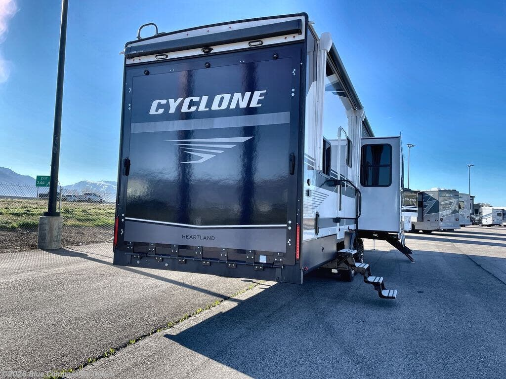 2026 Cyclone 3914 by Heartland from Blue Compass RV Ogden in Marriott-Slaterville, Utah