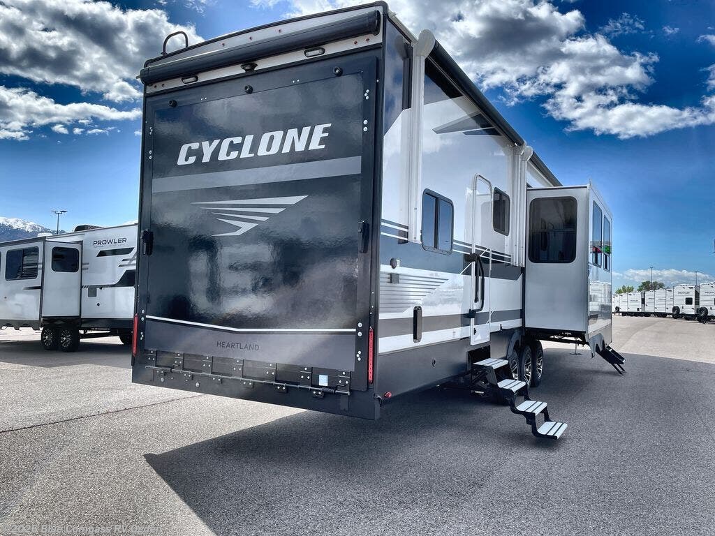 2026 Cyclone 3914 by Heartland from Blue Compass RV Ogden in Marriott-Slaterville, Utah