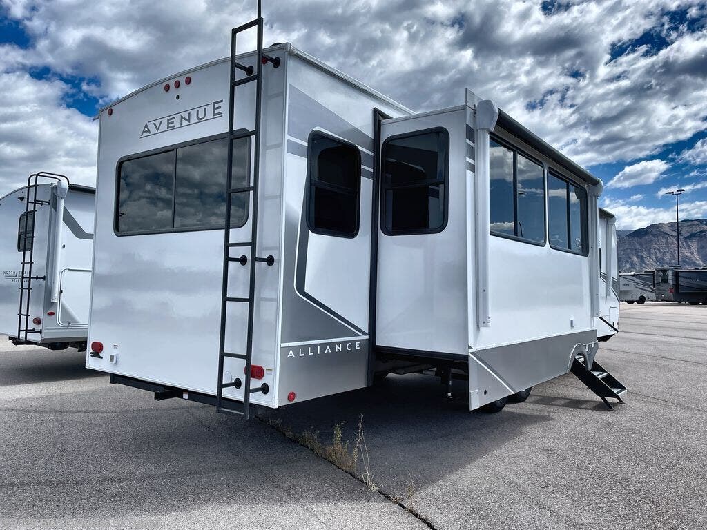 2026 Alliance RV Avenue 332RL - New Travel Trailer For Sale by Blue Compass RV Ogden in Marriott-Slaterville, Utah