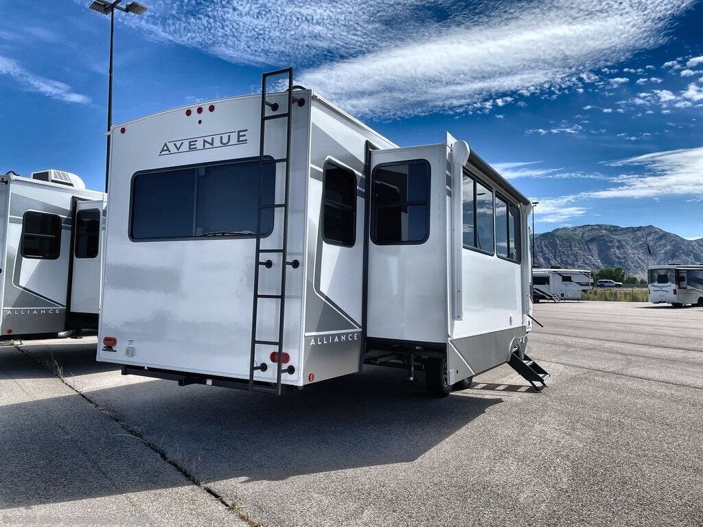 2026 Alliance RV Avenue 332RL - New Travel Trailer For Sale by Blue Compass RV Ogden in Marriott-Slaterville, Utah