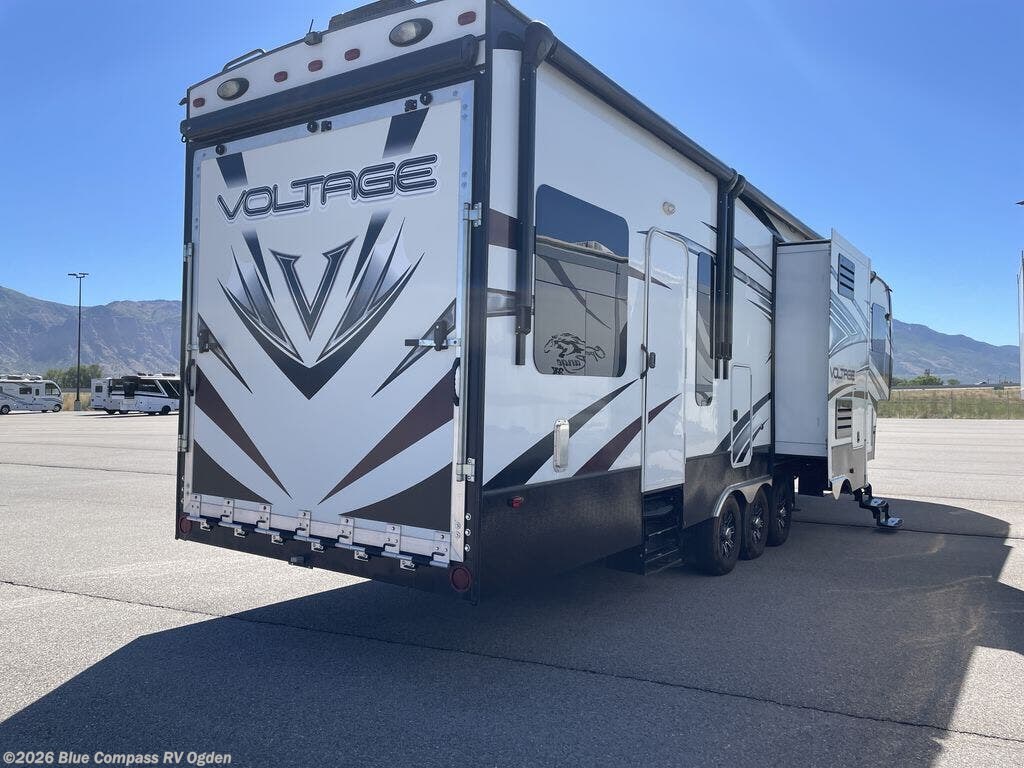 2015 Dutchmen Voltage 3950 - Used Fifth Wheel For Sale by Blue Compass RV Ogden in Marriott-Slaterville, Utah