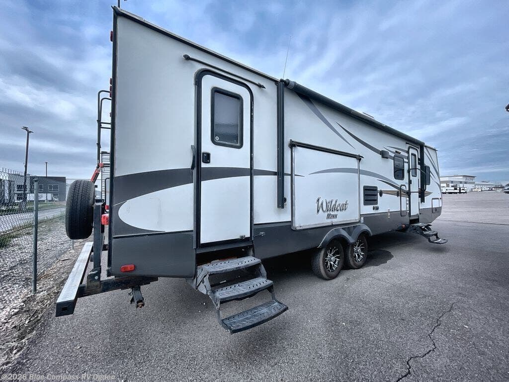 2015 Forest River WILDCATT 30DBH - Used Travel Trailer For Sale by Blue Compass RV Ogden in Marriott-Slaterville, Utah