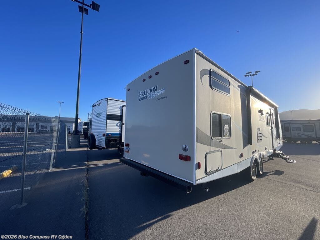 2018 Freedom Express 29SE by Coachmen from Blue Compass RV Ogden in Marriott-Slaterville, Utah