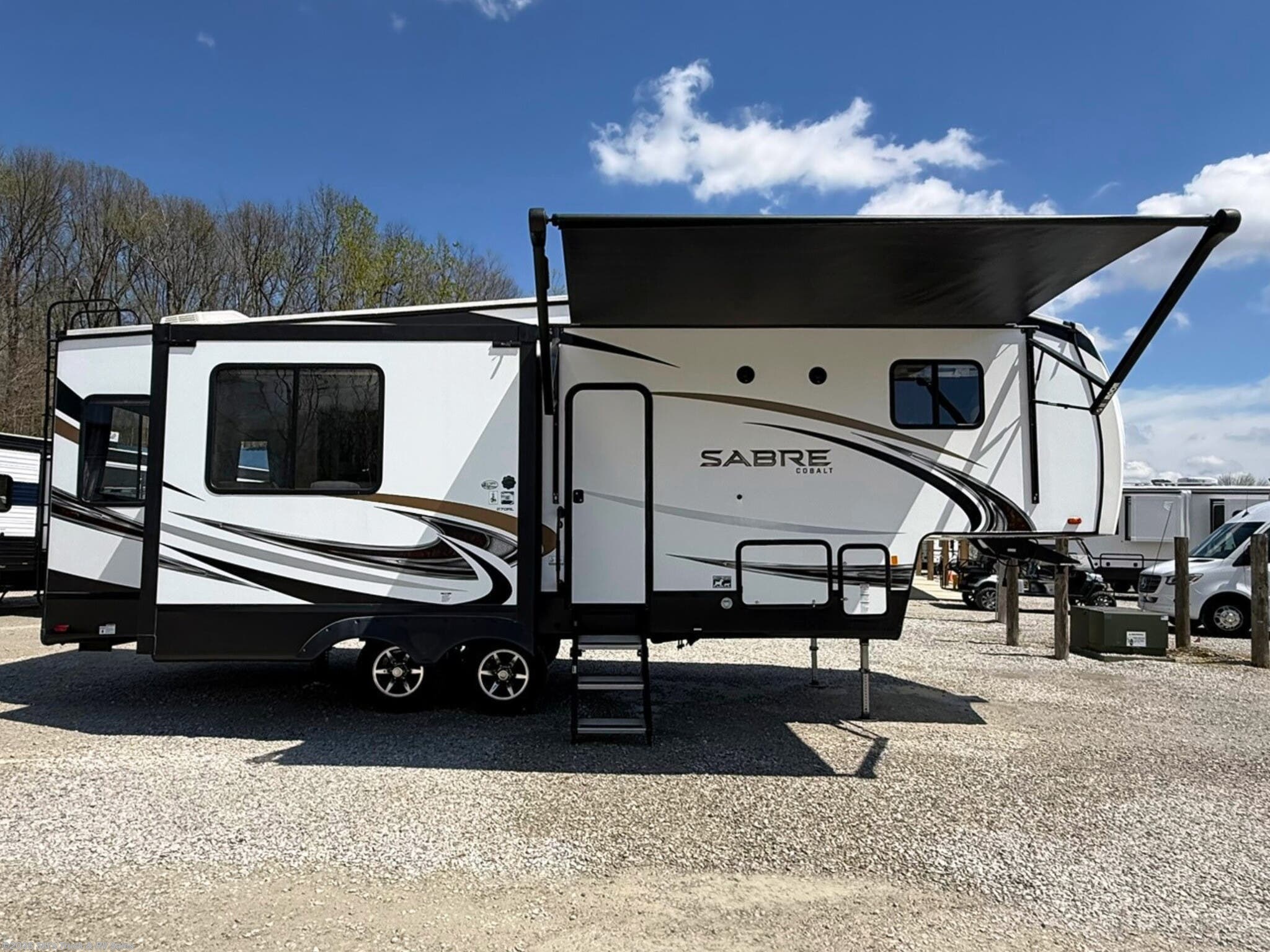 2021 Forest River Sabre 270RL - Used Fifth Wheel For Sale by Ski's Truck & RV Sales in Rockville, Indiana