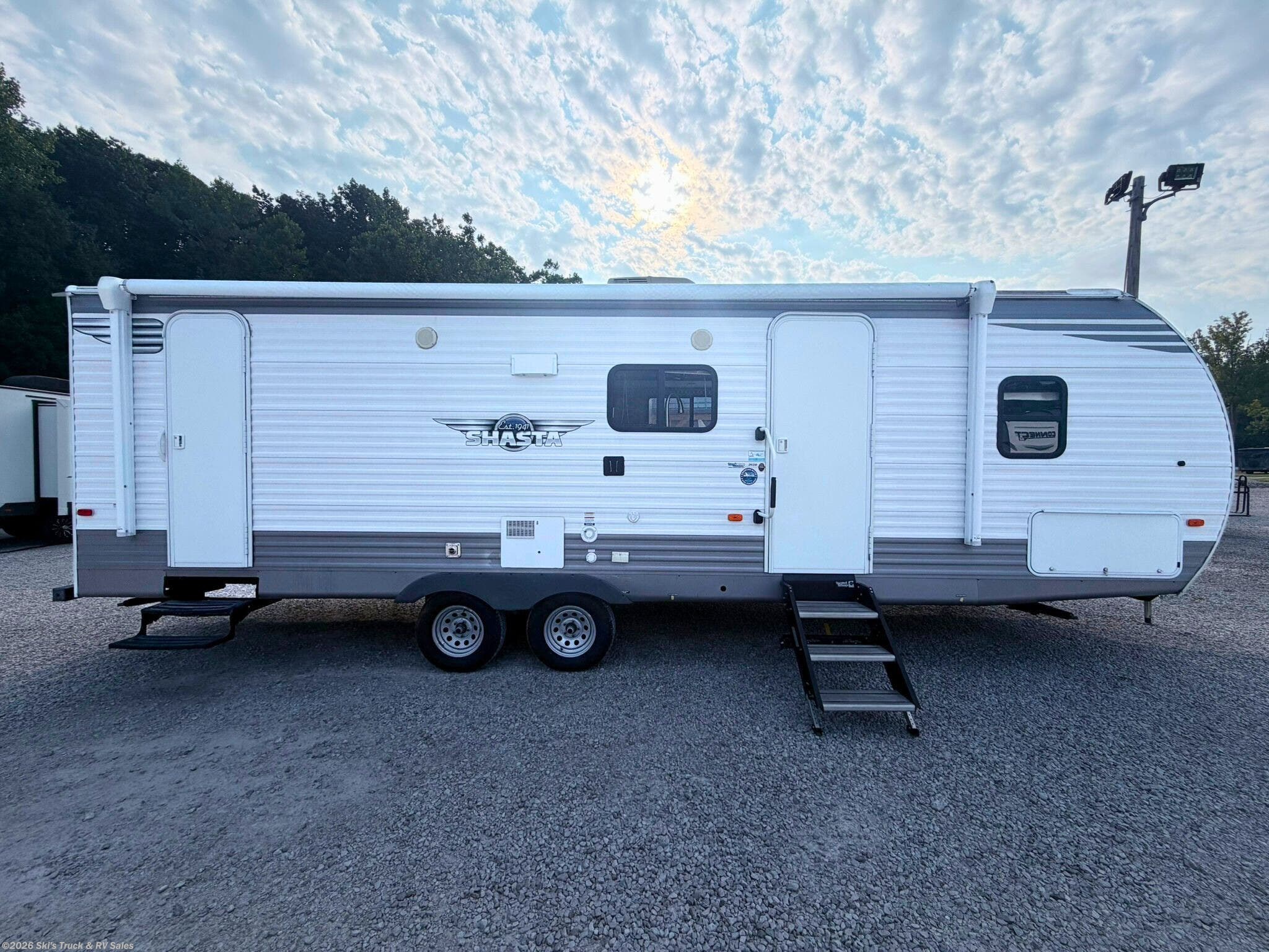 2021 Shasta Oasis 26DB - Used Travel Trailer For Sale by Ski's Truck & RV Sales in Rockville, Indiana