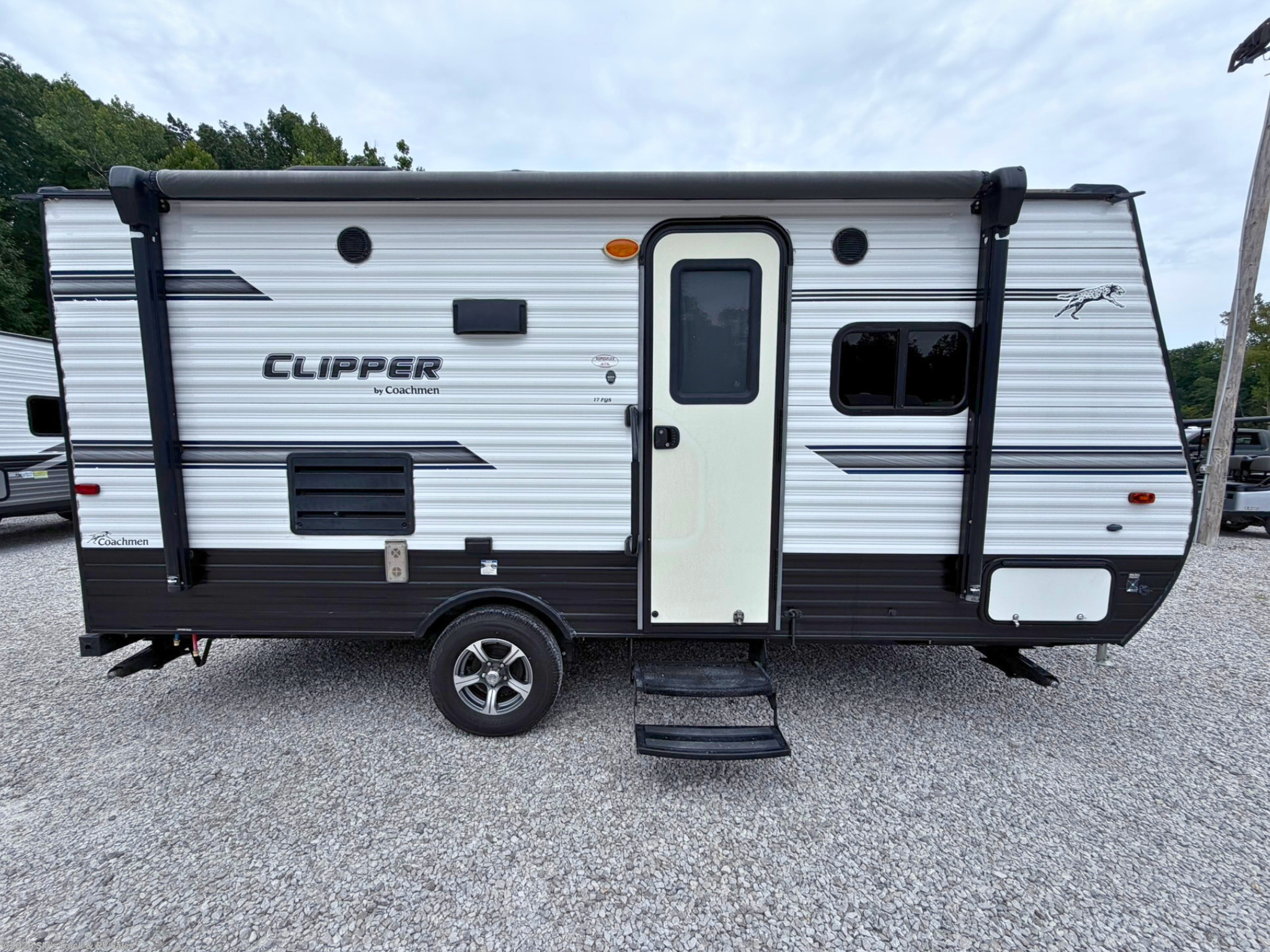 2018 Clipper 17FQS by Coachmen from Ski's Truck & RV Sales in Rockville, Indiana