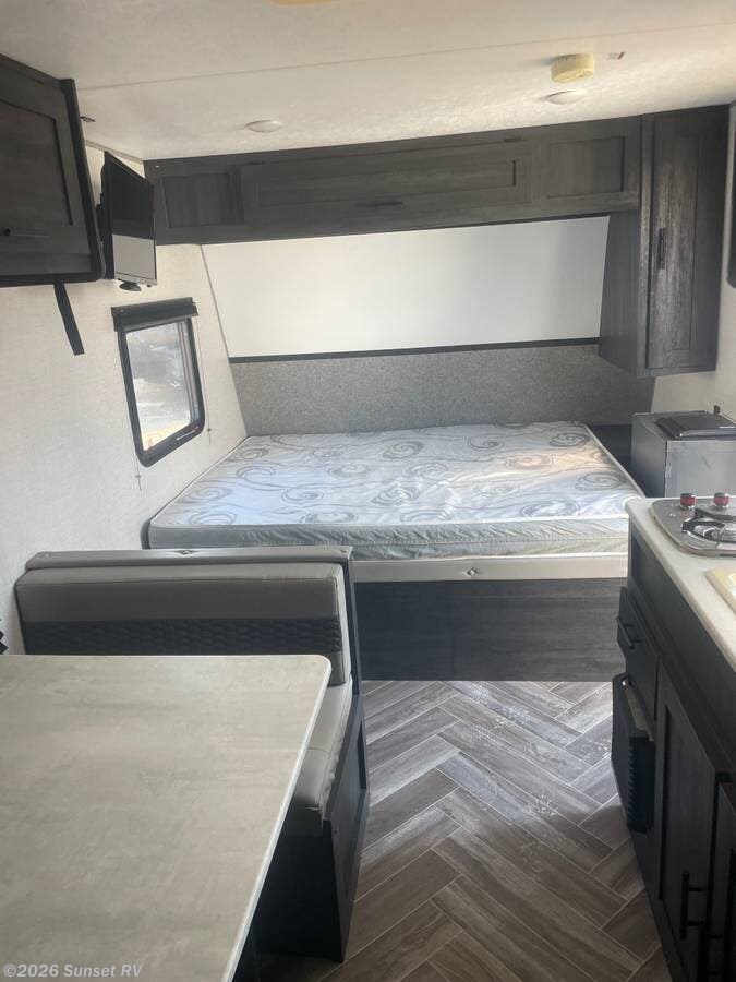 2021 Ozark Trailers 1650BHX - Used Travel Trailer For Sale by Sunset RV in Sunset Beach, North Carolina features Bunk Beds, Water Heater, Microwave, TV, Air Conditioning