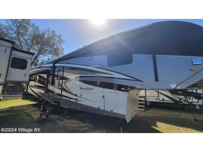 2016 Forest River Cardinal 3850RL - Used Fifth Wheel For Sale by Village RV in Ocala, Florida