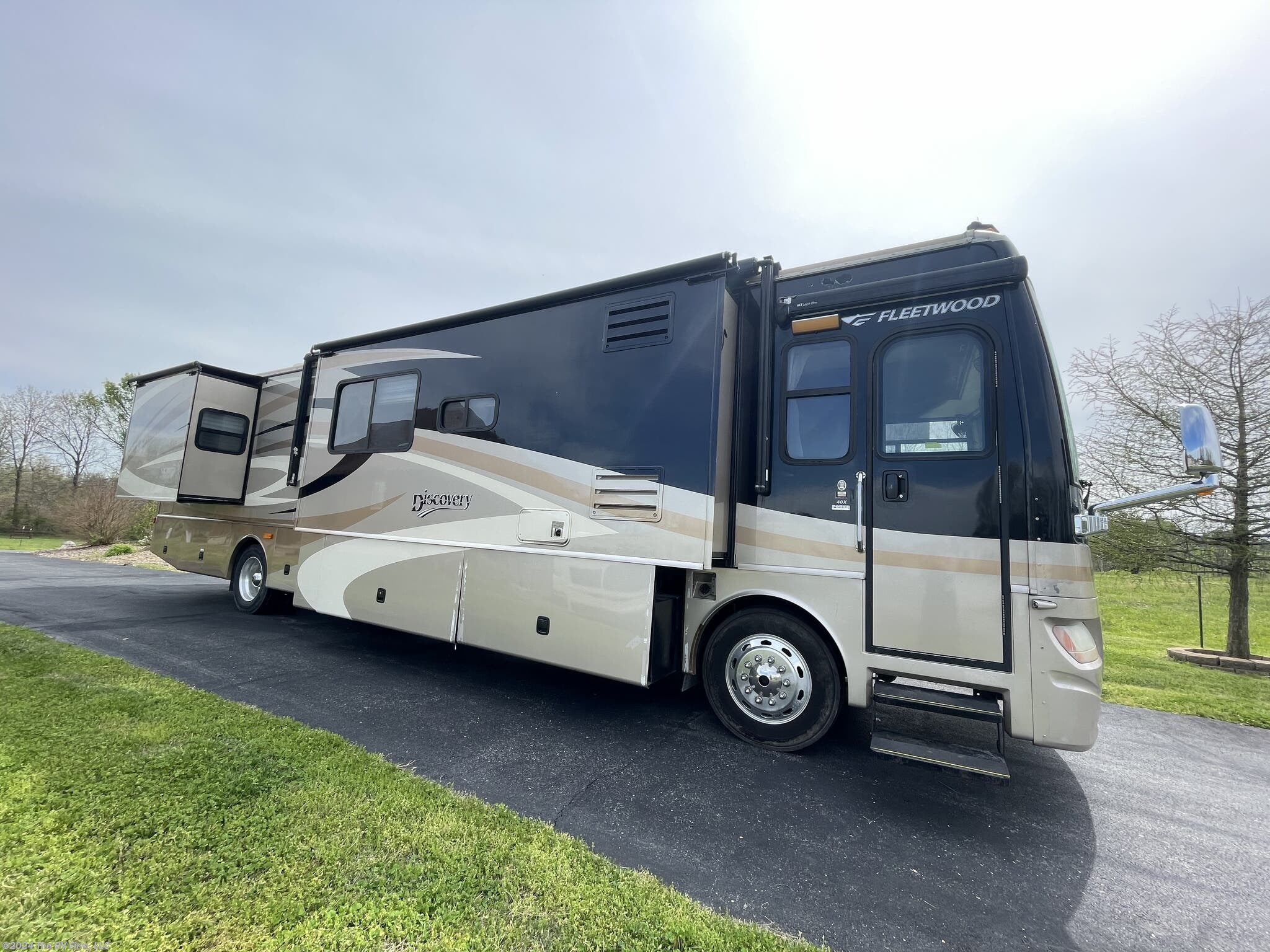 2007 Fleetwood Discovery 40X RV for Sale in Marionville, MO 65705 | 006 ...