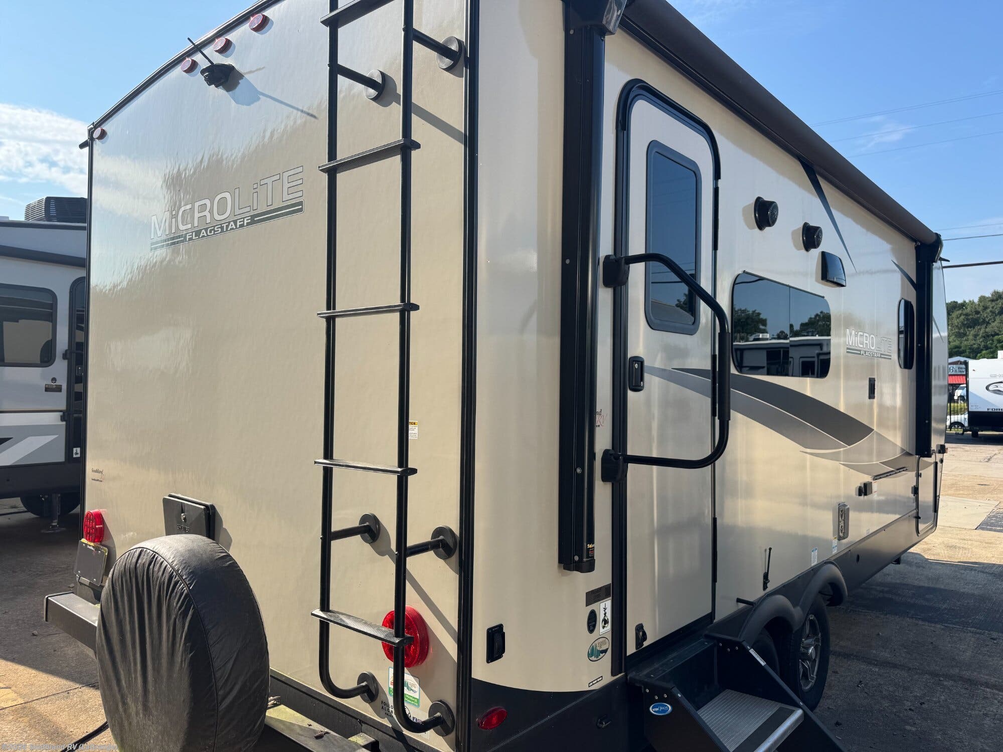 2023 Flagstaff Micro Lite 22FBS by Forest River from Southland RV in LaGrange, Georgia
