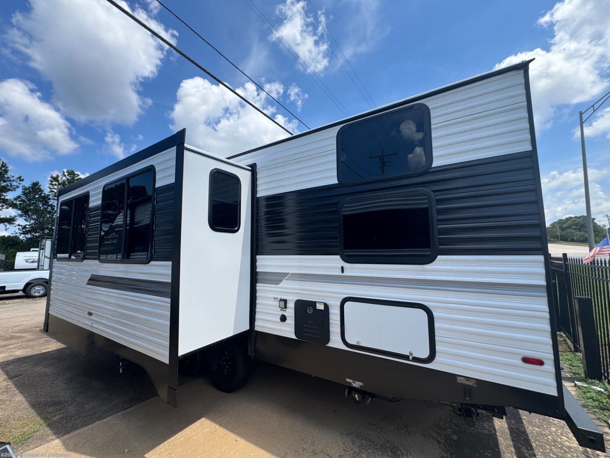 New 2027 East to West Della Terra 280BH available in LaGrange, Georgia